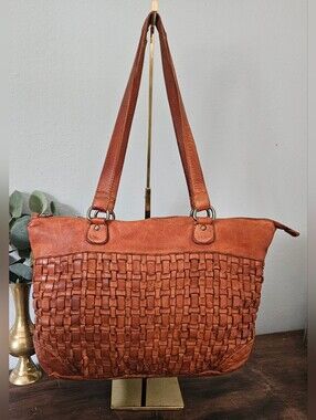 VILENCA HOLLAND Premium Italian Genuine Leather Shoulder Tote bag Cognac color.